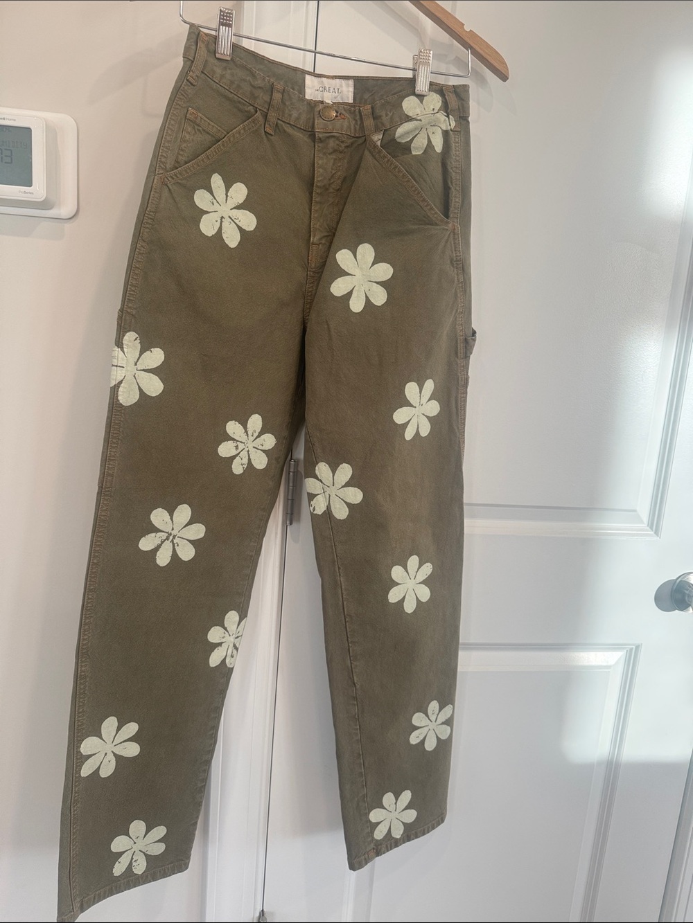 THE GREAT. Olive green painter-style pants with white daisy motifs - Picture 2 of 9